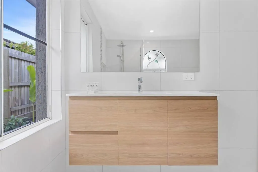 Beach House With Pool, Pets Welcome! Coolum Beach