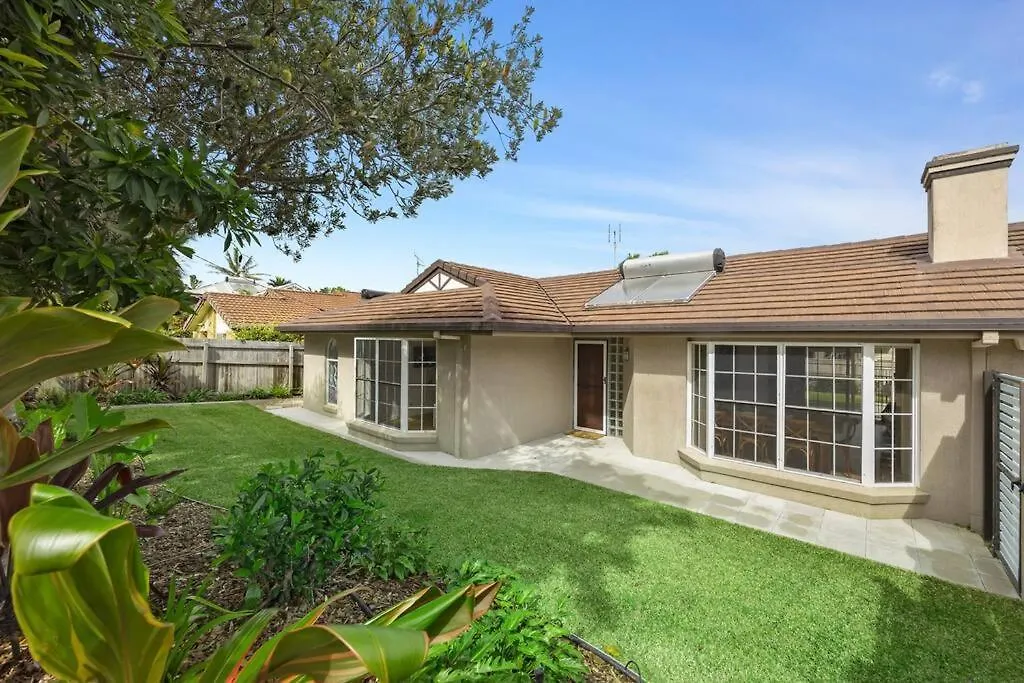 Beach House With Pool, Pets Welcome! Coolum Beach Holiday home